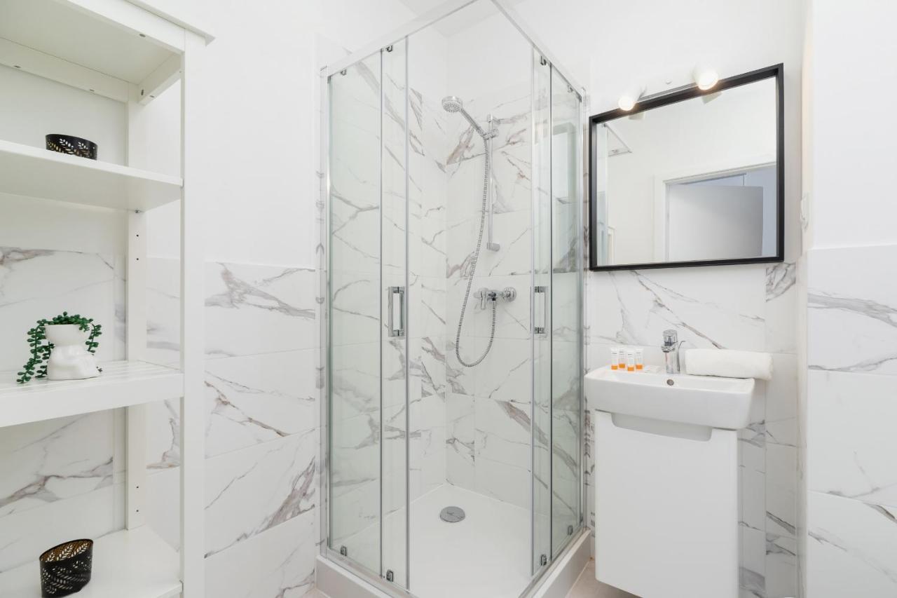 Elegant Pet-Friendly Studio In Krakow By Noclegi Renters Экстерьер фото